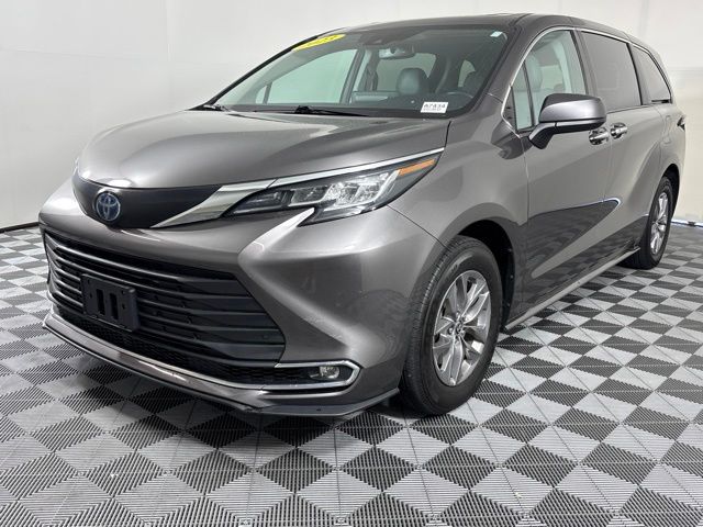 Used 2023 Toyota Sienna Van