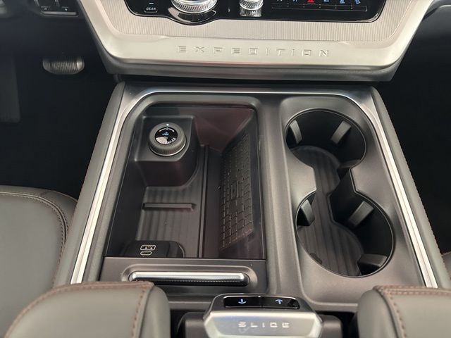2025 Space Silver Metallic Ford Expedition Max 4X4 SUV
