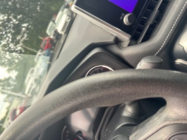 2024 Toyota RAV4 XLE - Photo 13