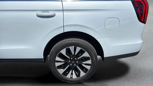 Used 2025 Silver Ford Platinum image 37