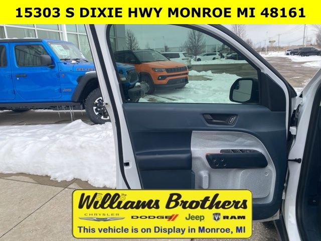 2023 Ford Maverick XLT - Oxford White exterior view 9