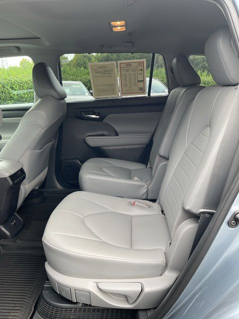 Used 2021 Toyota Highlander Hybrid SUV
