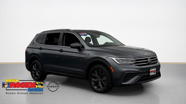 Platinum Gray Metallic 2022 Volkswagen Tiguan SE 4Motion SUV / Crossover All-Wheel Drive 8-Speed Automatic