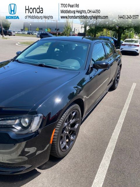 Crystal Metallic 2020 Chrysler 300 Sedan Rear-Wheel Drive 8-Speed Automatic