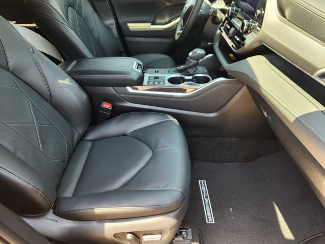 2026 Toyota Highlander Hybrid Platinum - 9