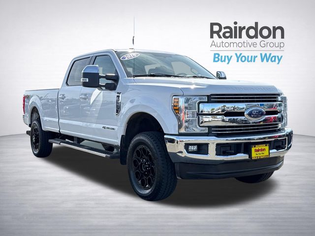 Oxford White 2018 Ford F-350 Super Duty Lariat Crew Cab 4WD Pickup Truck Four-Wheel Drive 6-Speed Automatic
