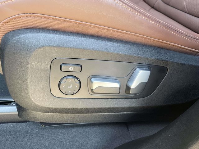 Used 2023 Black BMW xDrive40i image 13