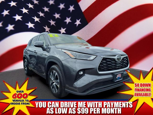 Gray 2022 Toyota Highlander XLE AWD SUV / Crossover All-Wheel Drive 8-Speed Automatic