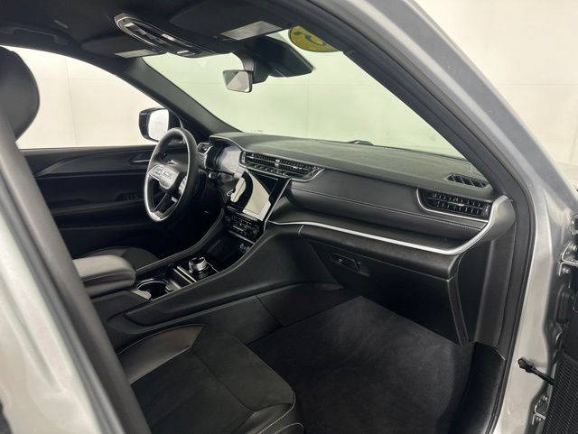 Used 2025 Jeep Grand Cherokee SUV
