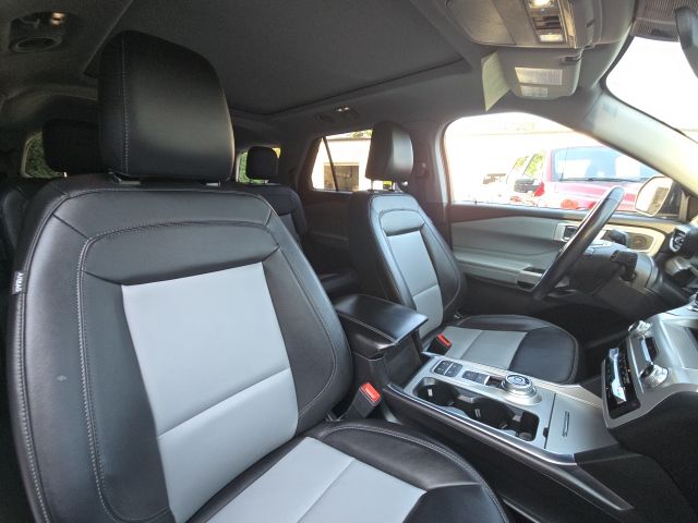 2023 Ford Explorer XLT:B02479