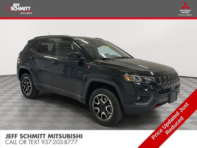 Diamond Black Crystal Pearlcoat 2024 Jeep Compass SUV / Crossover Four-Wheel Drive 8-Speed Automatic