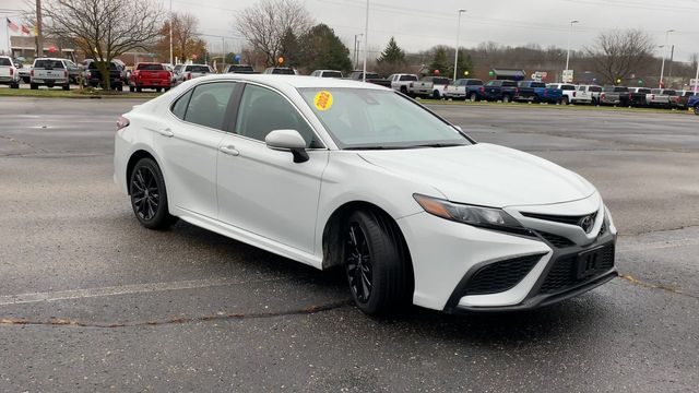 2022 Toyota Camry SE 2