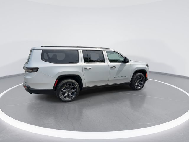 New 2026 Silver-Zynith Exterior Paint Jeep Limited Altitude image 8