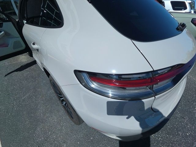 Used 2025  Porsche Base image 5
