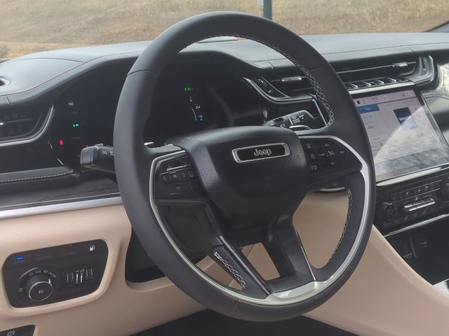 Used 2022 White Jeep 4xe image 31