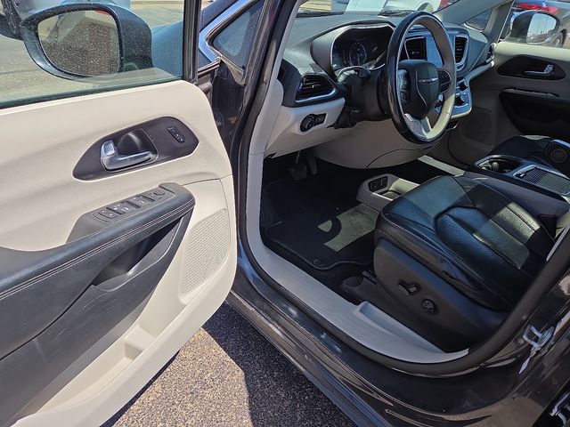 Used Car 2020 Chrysler Pacifica  Limited For Sale Under $20,000 In Plainview, Texas