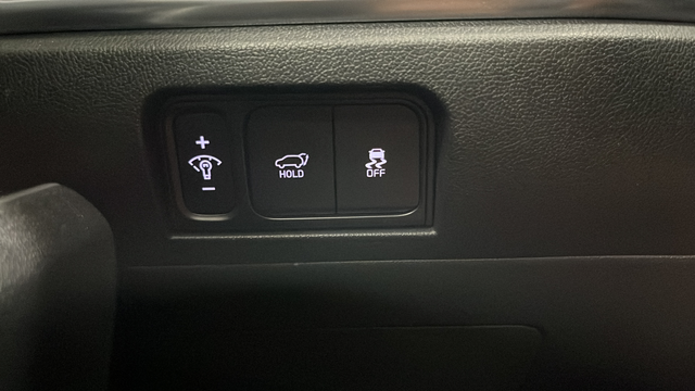 Used 2025 White Kia SX Prestige image 35