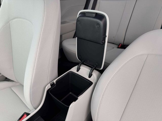 New 2026 White Hyundai SE image 19