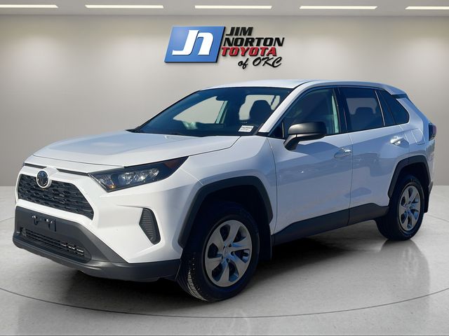 2022 Toyota RAV4 LE's photo