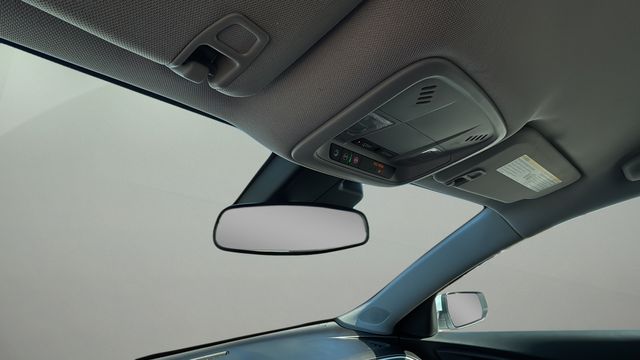 Used 2025 White Chevrolet LT image 27