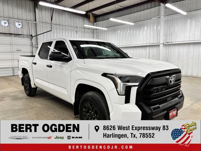  2025 Toyota Tundra SR CrewMax Cab 4WD   