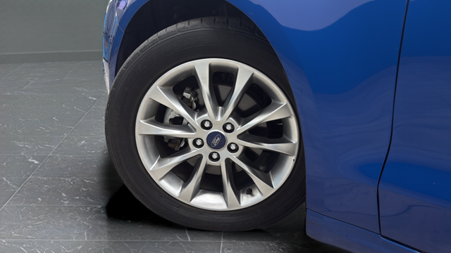 Used 2017 Lightning Blue Ford SE image 27