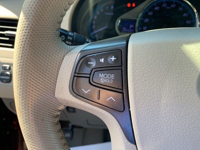 2012 Toyota Sienna XLE 7-Passenger Auto Access Se photo