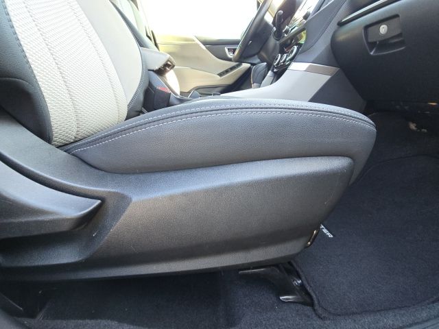 2023 Subaru Forester Premium:B02302