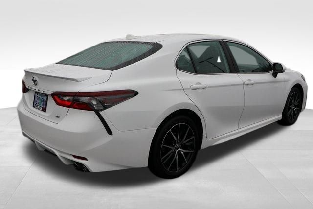 2022 Toyota Camry SE 18