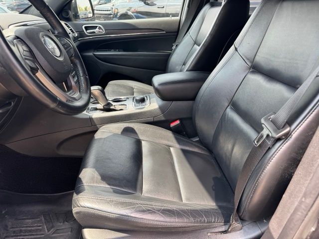 Used 2018 Granite Crystal Metallic Clearcoat Jeep Limited image 10