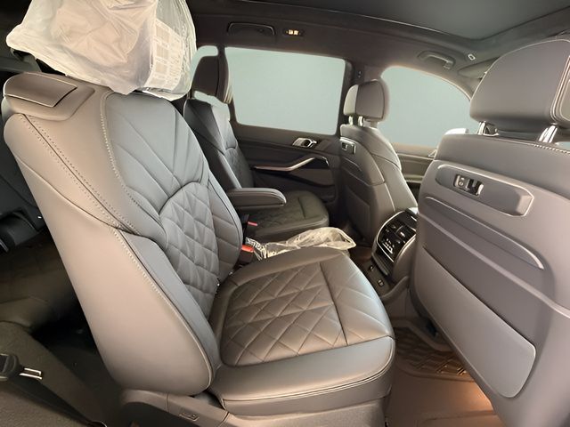 2026 BMW X7 40i - Photo 27