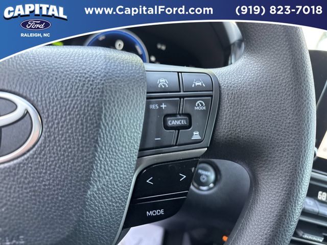 Used 2025 White Toyota LE image 23