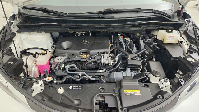 2021 Toyota Sienna XLE White at Community Toyota
