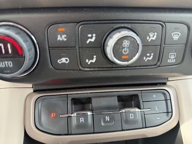 Used 2023 White GMC Denali image 22