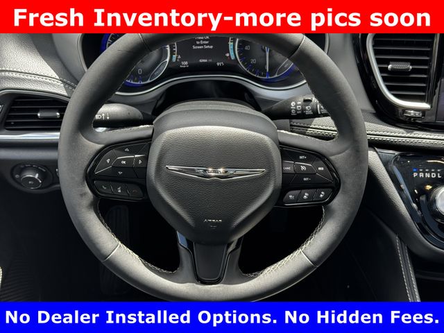 2025 Chrysler Pacifica Limited White at Mac Haik CDJR North Houston