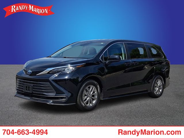 2024 Toyota Sienna LE 8-Passenger FWD