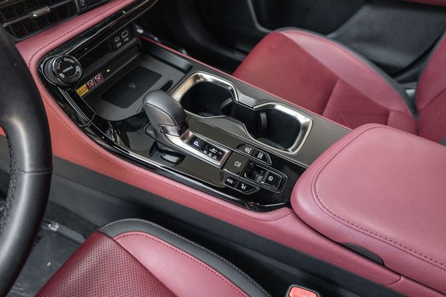 2024 Lexus NX 450h+ Luxury photo