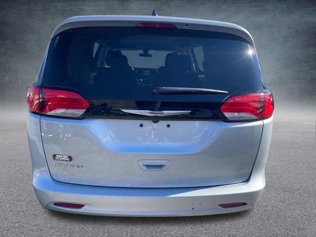 2022 Chrysler Voyager LX 5