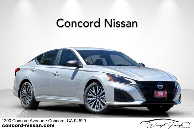 Brilliant Silver Metallic 2026 Nissan Altima Sedan Front-Wheel Drive Continuously Variable Transmission
