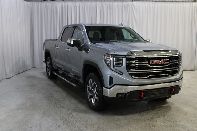 Used 2024 Gray GMC SLT image 25