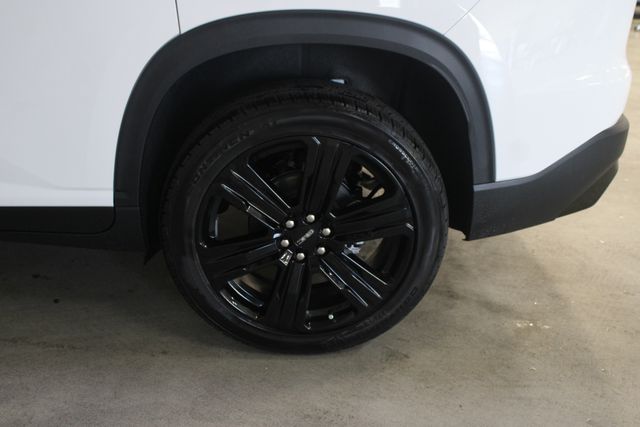 New 2026 White GMC Elevation image 36