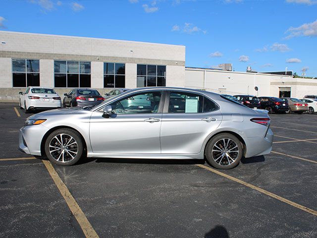 Used 2018 Celestial Silver Metallic Toyota SE image 7