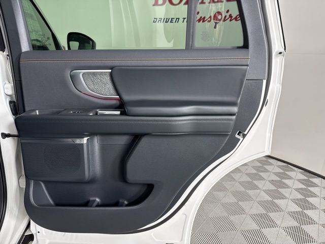 2025 Star White Metallic Tri-Coat Ford Expedition 4X4 SUV