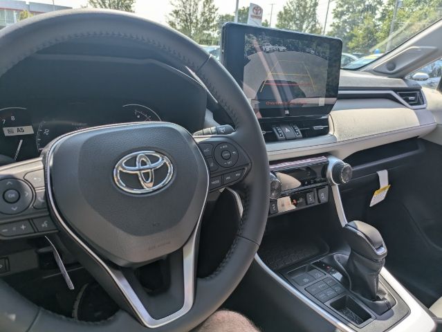 2024 Toyota RAV4 XLE Premium 31