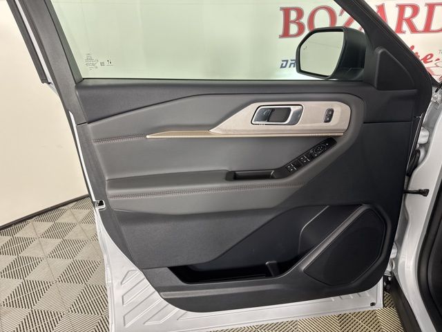 2025 Space White Metallic Ford Explorer Active RWD SUV
