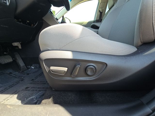 2022 Toyota Venza:C02564