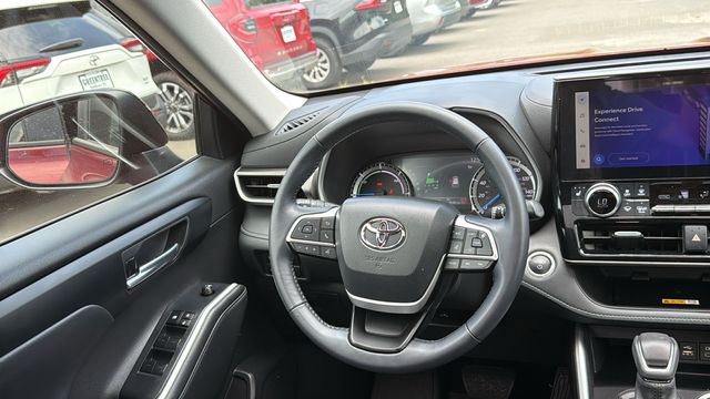Used 2024 Toyota Highlander Hybrid SUV