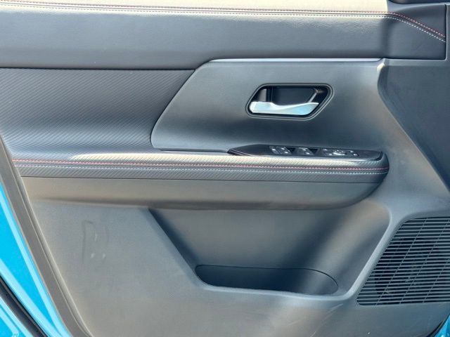2025 Nissan Kicks SR - Photo 12