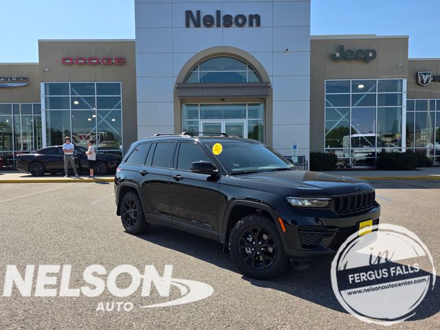 Diamond Black Crystal Pearlcoat 2025 Jeep Grand Cherokee SUV / Crossover Four-Wheel Drive 8-Speed Automatic