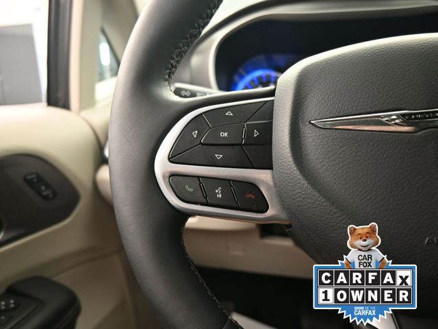 2023 Chrysler Pacifica Touring L photo